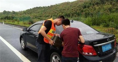  治多道路救援告诉您汽车在路上没油该怎么办？